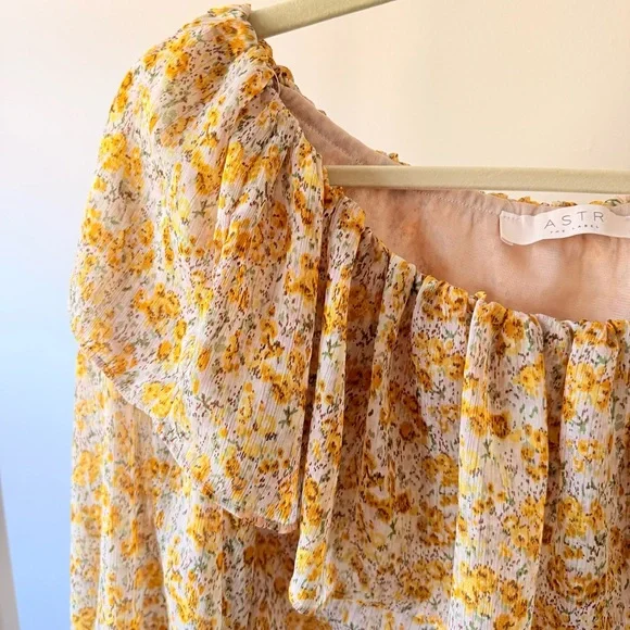 ASTR The Label One-Shoulder Yellow Floral Peasant Top - Picture 7 of 8